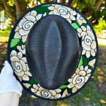 Load image into Gallery viewer, Delicate Flowers Embroidered Sombrero