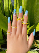 Load image into Gallery viewer, Yellow Flower Beaded Ring Set